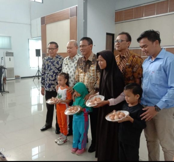 KEGIATAN PENDISTRIBUSIAN TELUR DI AULA DISDIK KAB. CIAMIS