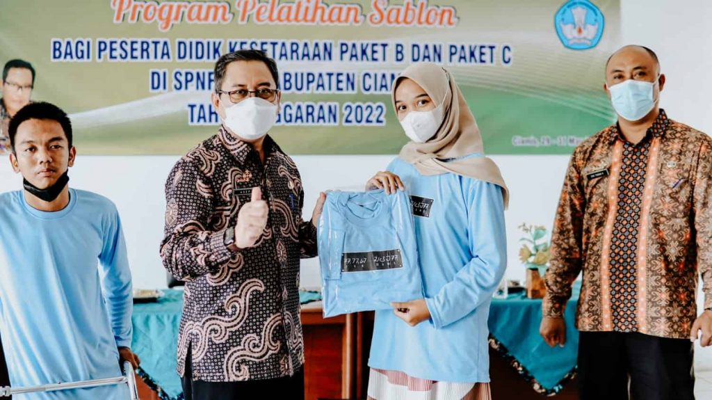 KADISDIK CIAMIS TUTUP PELATIHAN MENYABLON WARGA KESETARAAN PNF