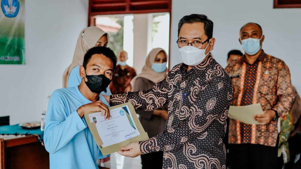 KADISDIK CIAMIS TUTUP PELATIHAN MENYABLON WARGA KESETARAAN PNF