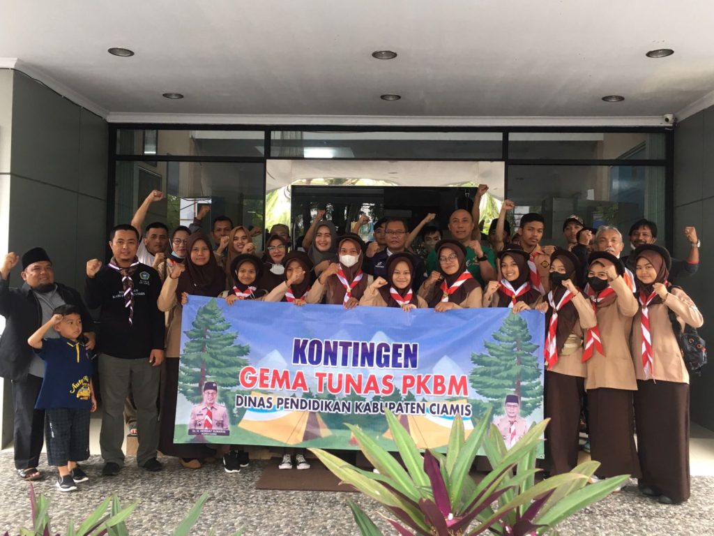 KADISDIK CIAMIS LEPAS KONTINGEN PRAMUKA GEMA TUNAS PKBM