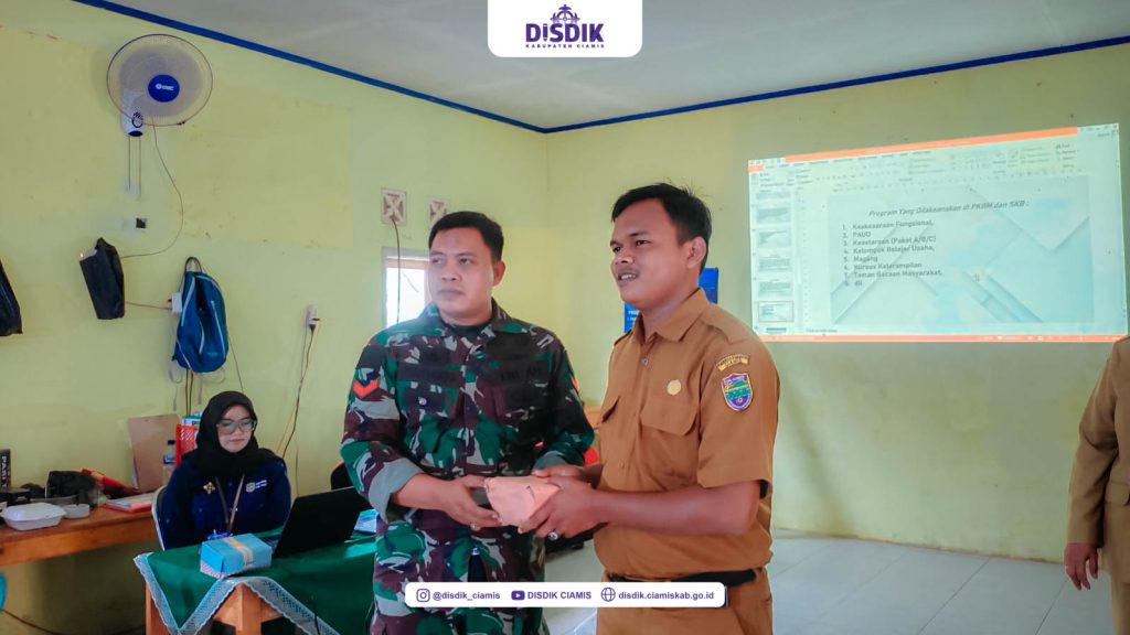 Dinas Pendidikan Kab Ciamis Berpartisipasi dalam Kegiatan TMMD ke-118 Kodim 0613/Ciamis