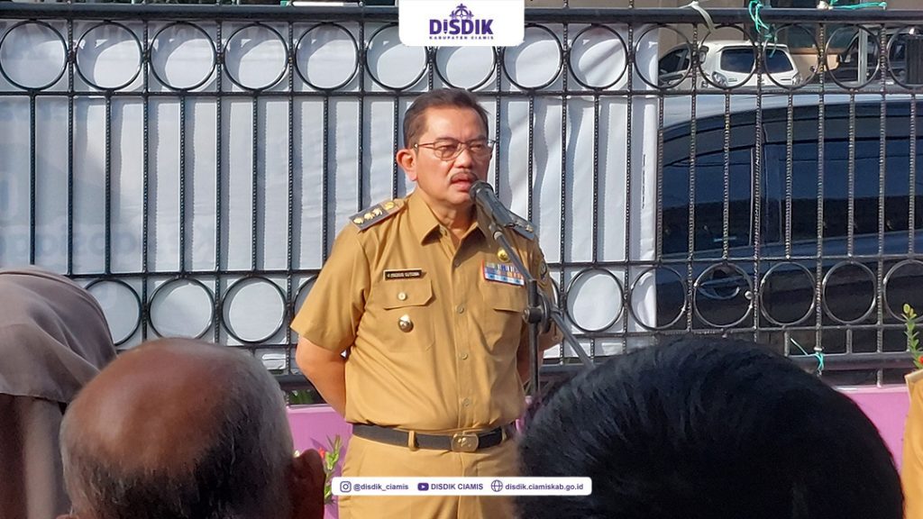 Jadi Pembina Apel Pagi, PJ Bupati Ciamis Ajak Untuk Sukseskan Visi Indonesia Emas 2045 Jadi Pembina Apel Pagi, PJ Bupati Ciamis Ajak Untuk Sukseskan Visi Indonesia Emas 2045