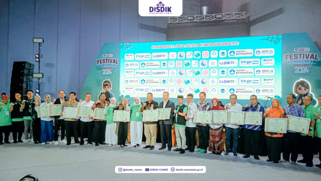 Disdik Ciamis Terima Penghargaan atas Peningkatan Skor Indeks Pencapaian SPM Pendidikan 2024 Disdik Ciamis Terima Penghargaan atas Peningkatan Skor Indeks Pencapaian SPM Pendidikan 2024